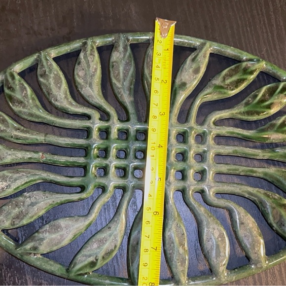 Green Oval Leaf Trivet - Picture 3 of 6